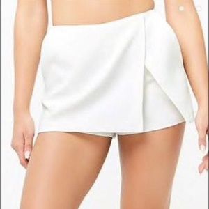 Women’s white skort. Size large F21